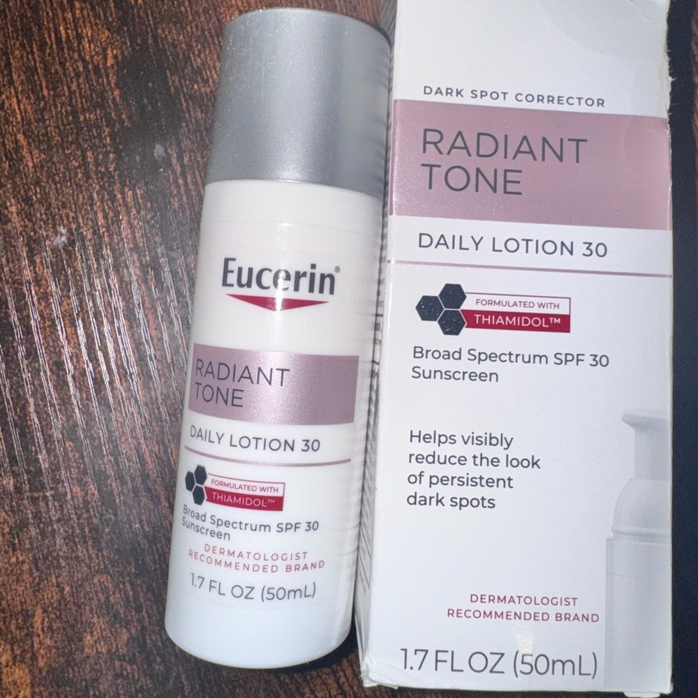 Eucerin Radiant Tone Dark Spot Corrector Daily Lotion SPF 30 1.7fl Oz  Exp 12/26